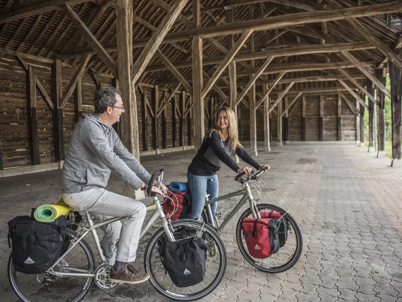 Halte aux écorces à Château-Renault - St-Jacques à vélo