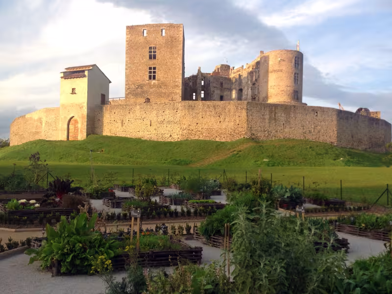 Le château de Montrond-les-Bains