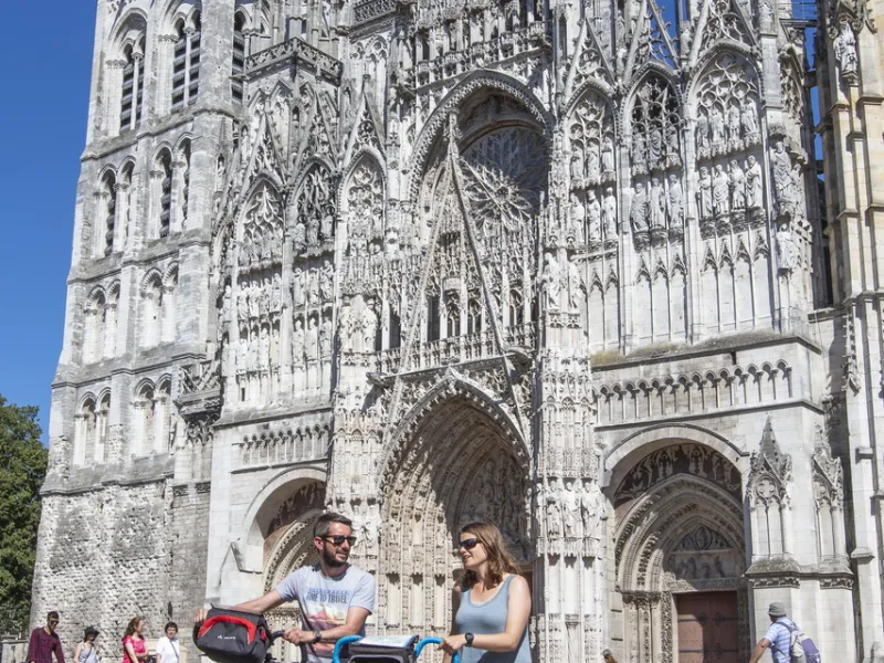 Cyclistes devant la cathédrale de Rouen