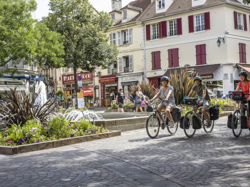 Voyageurs à vélo à Rueil-Malmaison