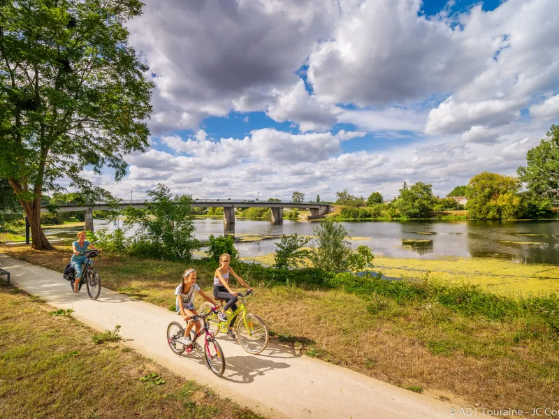 Cyclistes à Azay-sur-Cher