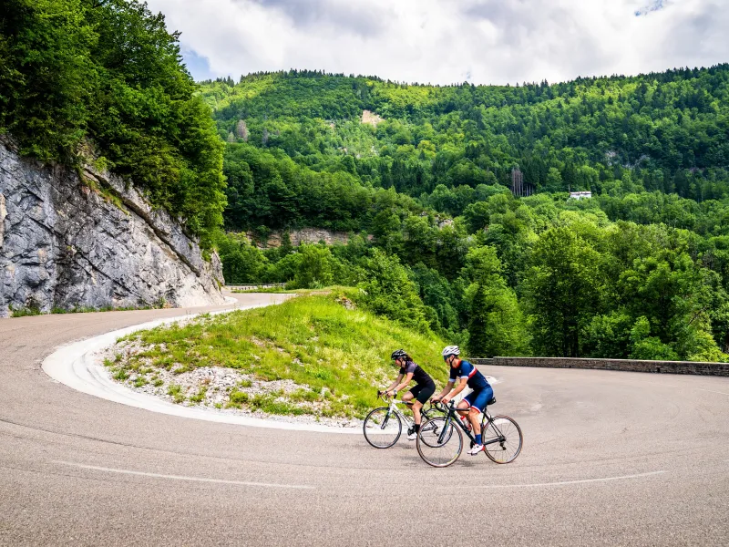 Cyclos dans les Lacets de Septmoncel