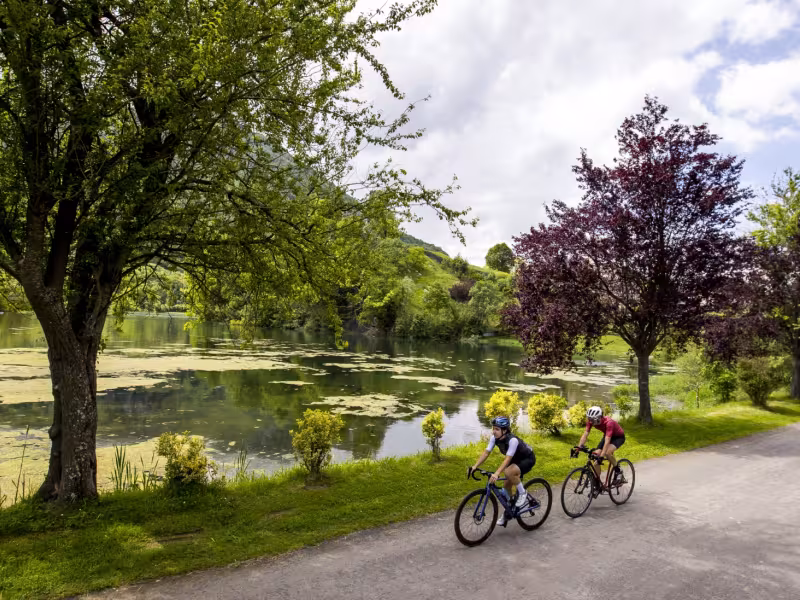 Cyclotouristes à Louvie-Juzon