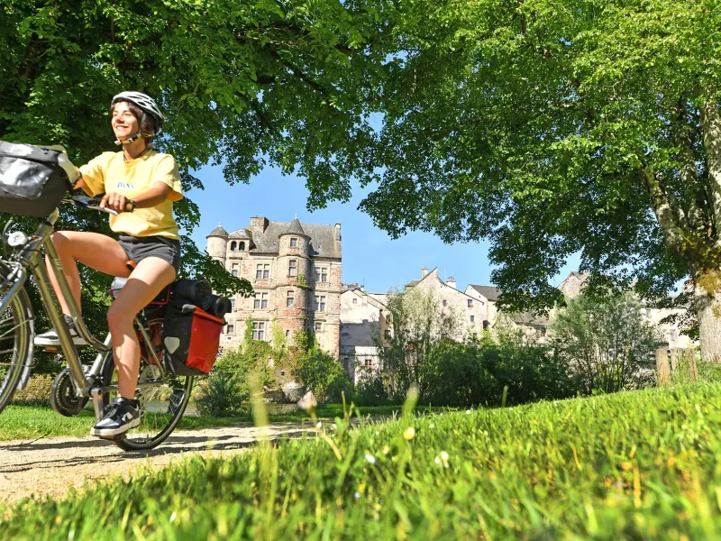 Espalion sur la Vallée du Lot à vélo