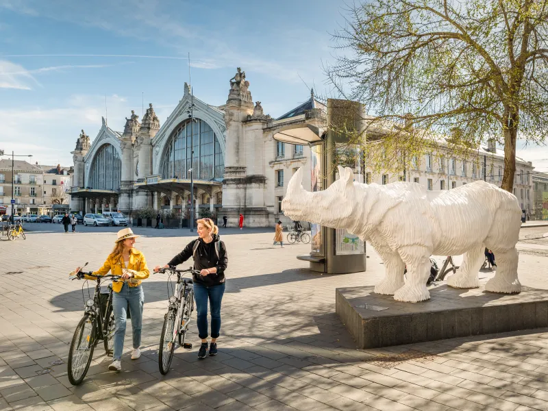 Vélos devant la gare de Tours