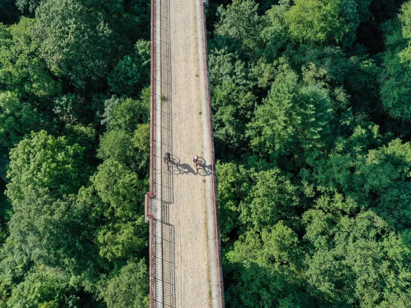Vue plongeante sur un viaduc La Vagabonde