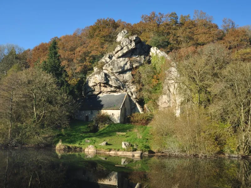 La Chapelle Saint-Gildas de Bieuzy le long du Blavet à vélo