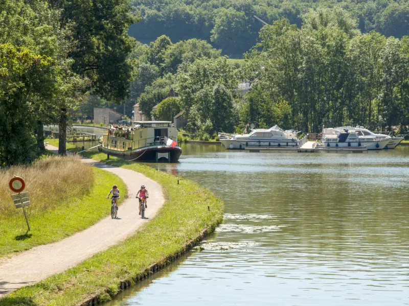 Le long du canal de Bourgogne