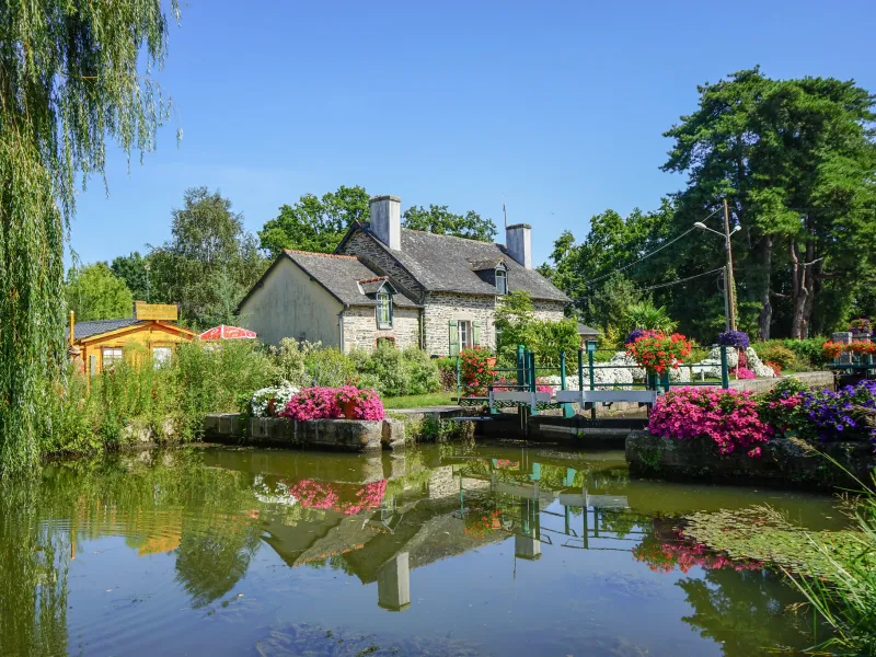 Malestroit sur le canal de Nantes à Brest et la Vélodyssée