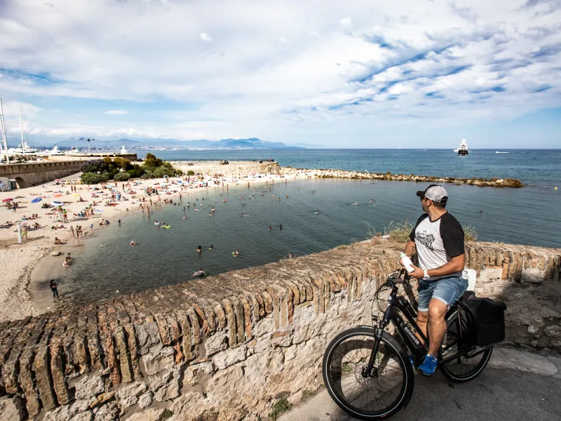 Vue sur la mer Méditerranée à Antibes