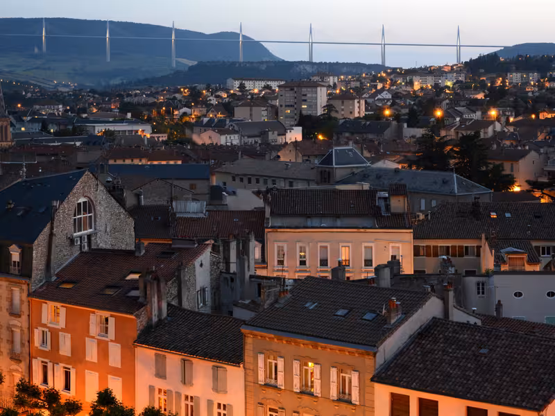 Millau de nuit et son viaduc