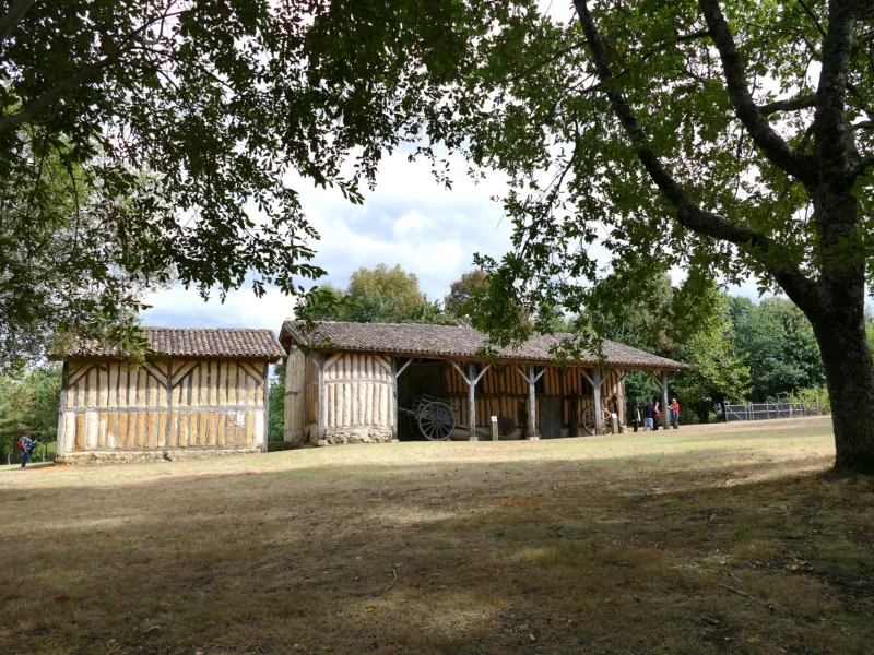 Montlieu-la-Garde et sa maison de la forêt