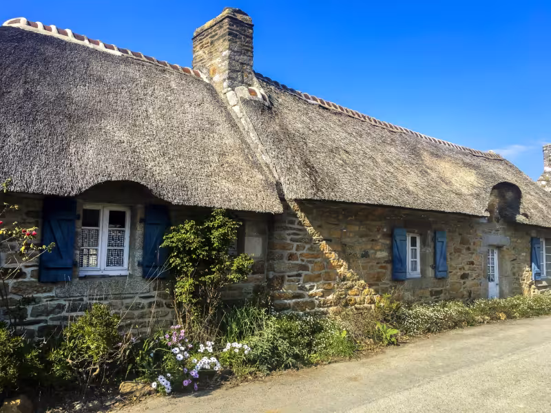 Le village de Névez et ses chaumières