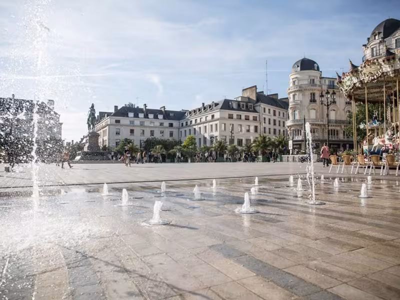 La place du Martroi à Orléans