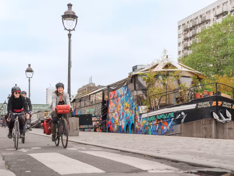 Piste cyclable en bord de l'Ourcq - Paris