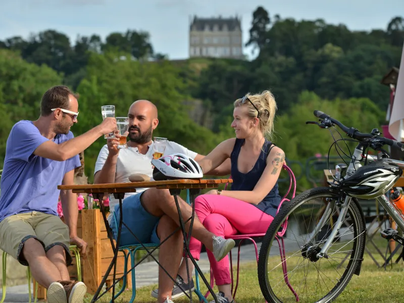 Pause détente et bière à l'écluse de Benâtre