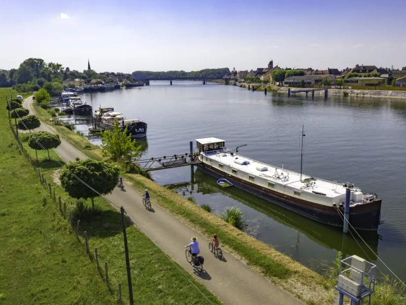 Péniche et port de Saint-de-Losne