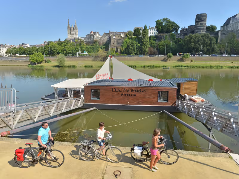Péniche Restaurant sur la Maine près d'Angers