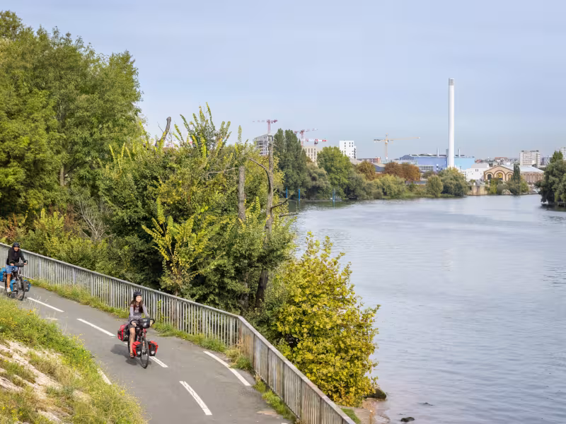 Piste cyclable en bord de Seine, rive gauche
