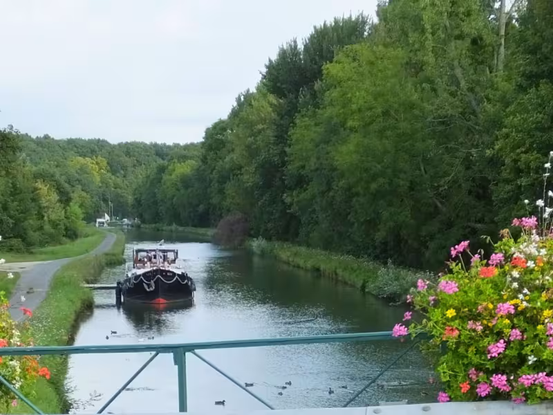 Pont de Nargis et tourisme fluvial
