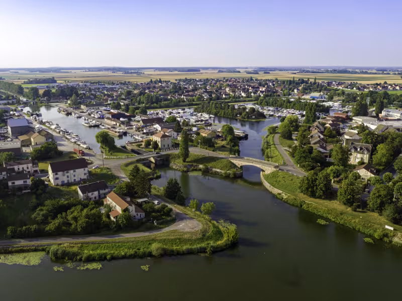 Port fluvial de Saint-Jean-de-Losne, premier port fluvial de France