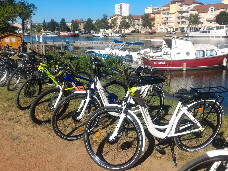 Vélos sur le port de Roanne