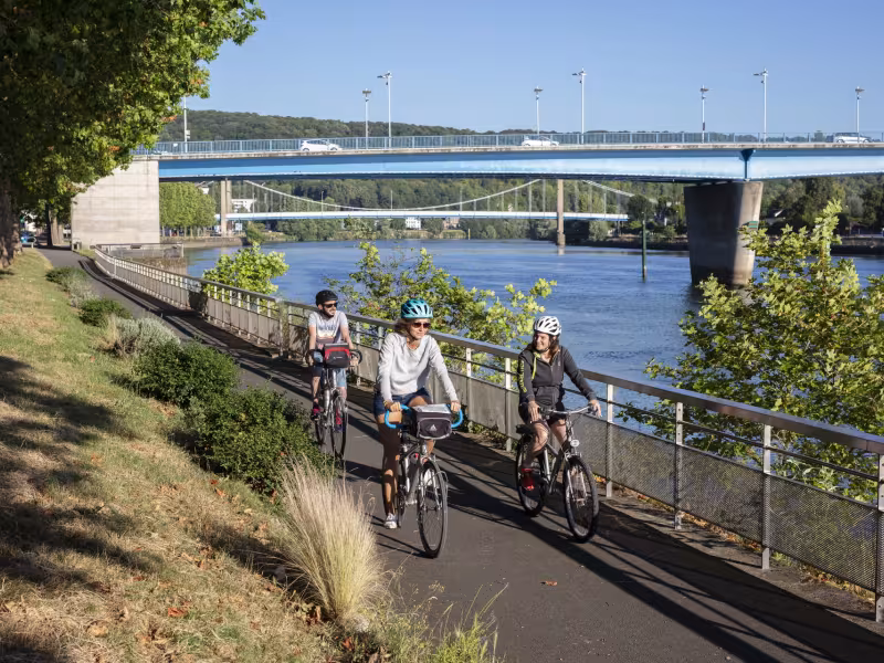 Piste Cyclable au bord du fleuve à Elbeuf