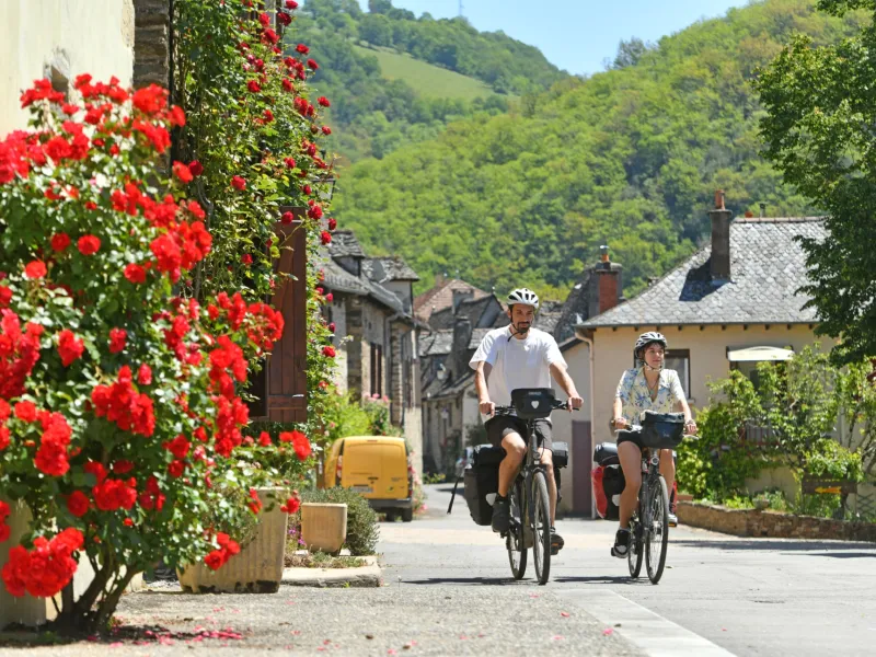 Dans St-Parthem cyclistes sur la Vallée du Lot à vélo