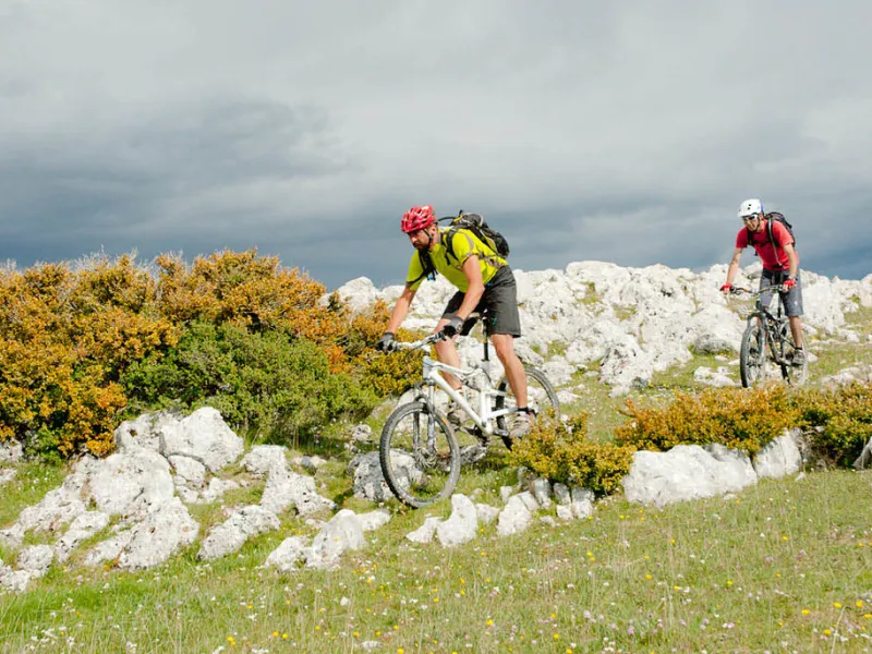Duo de cyclistes à VTT