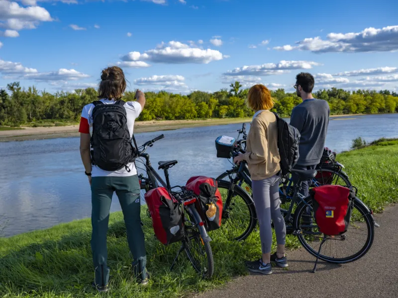 Trio de cyclistes en bord de Loire