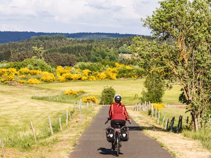 Un Monde à Vélo sur Via Fluvia dans le Velay