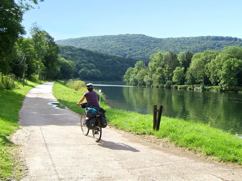 Follow the Doubs' bends by bike