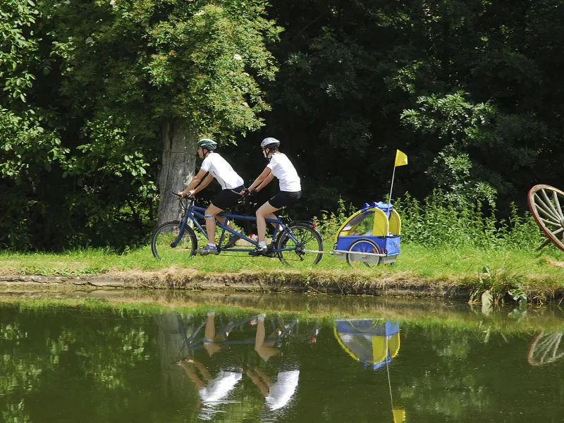 Tandem sur le canal entre Champagne et Bourgogne