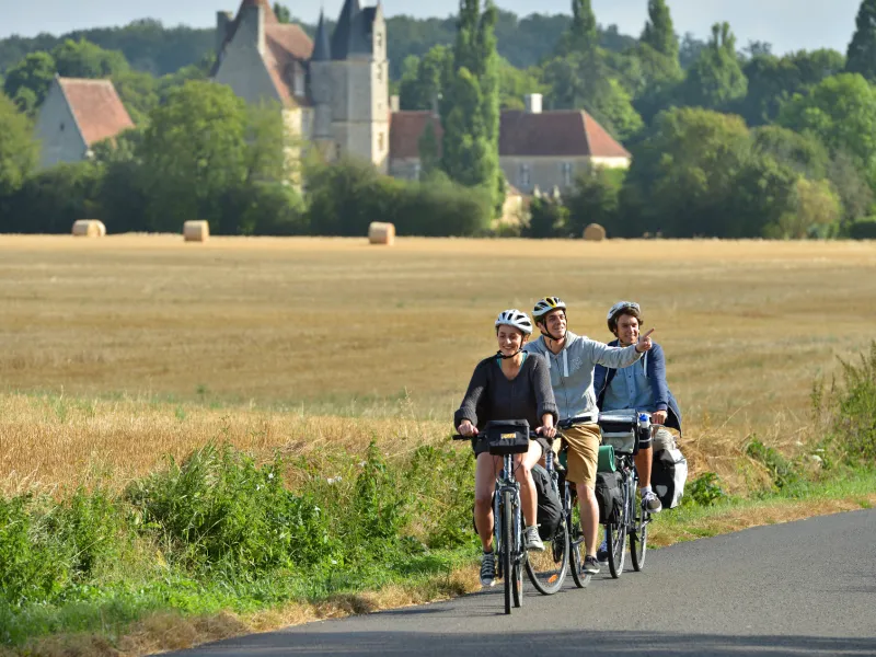 A vélo au milieu des champs près de Rémalard, Perche
