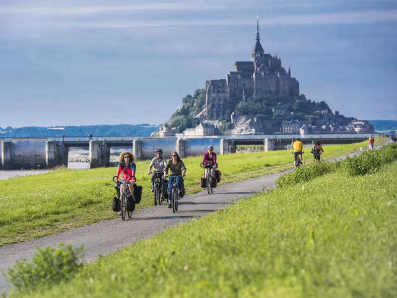 Vélo en famille au Mont St-Michel