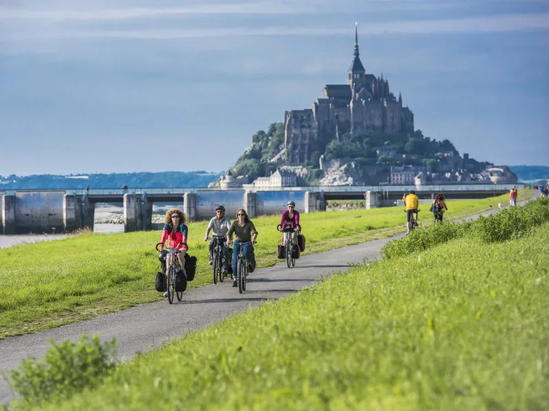 Vélo en famille au Mont St-Michel