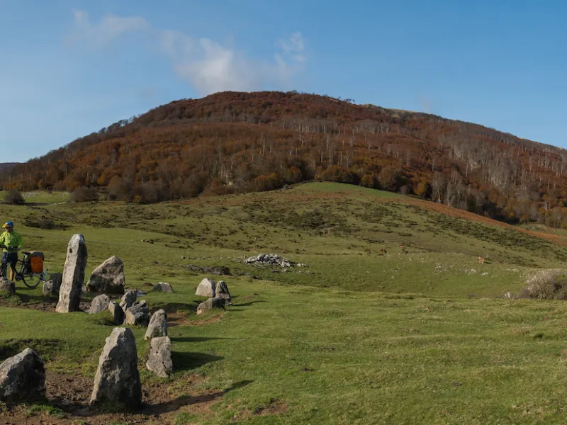 À vélo dans la montagne basque