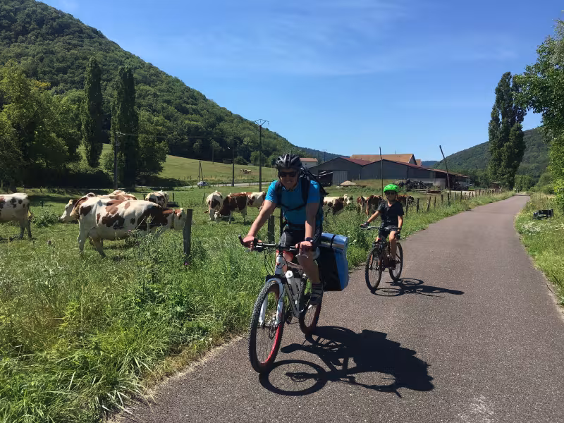 Duo cyclistes sur l'EuroVelo 6