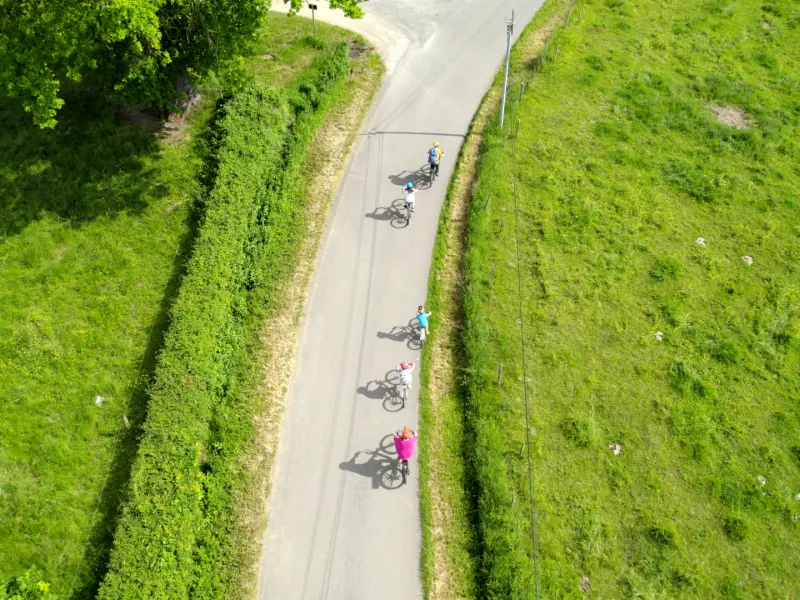 Vélos vus du ciel sur l'EuroVelo 6