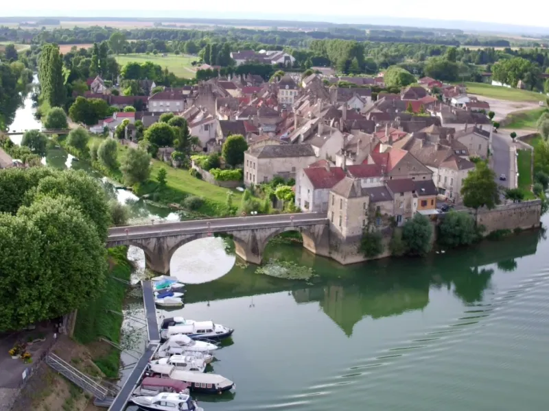Verdun-sur-le-Doubs_la halte nautique au confluent de la Saône et du Doubs