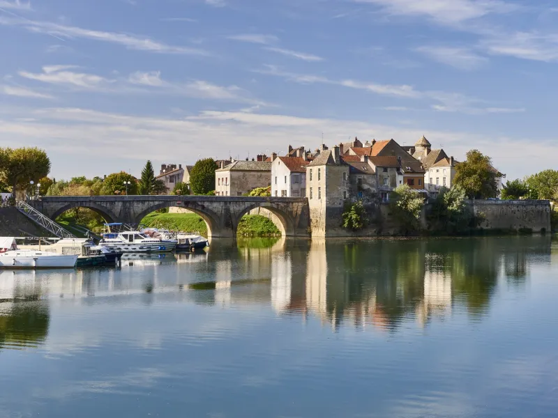 Verdun-sur-le-Doubs_la Saône et les bateaux de plaisance à la halte nautique