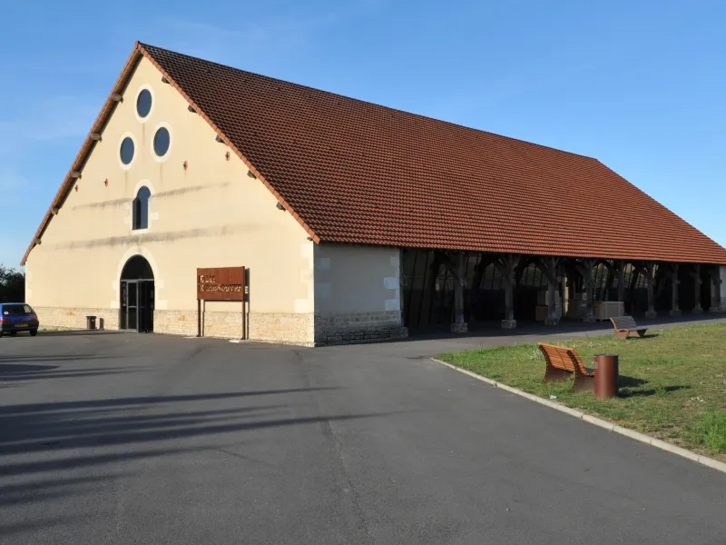 Extérieur la Halle de Grossouvre