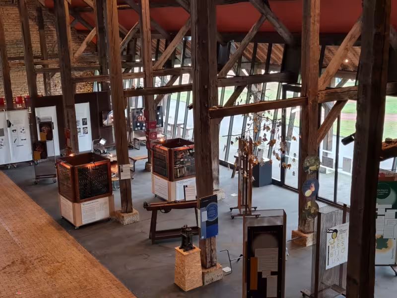 Intérieur la Halle de Grossouvre