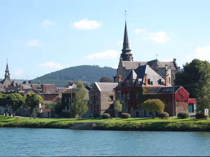 Le village d'Haybes - La Meuse à vélo