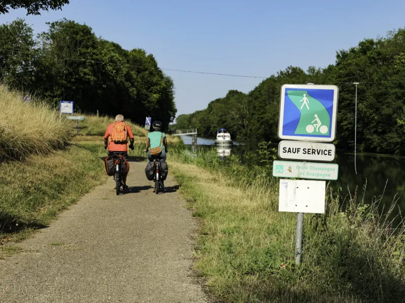 Sur la voie verte le long de la Saône