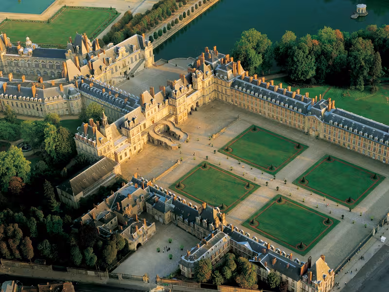 Vue aérienne du château de Fontainebleau