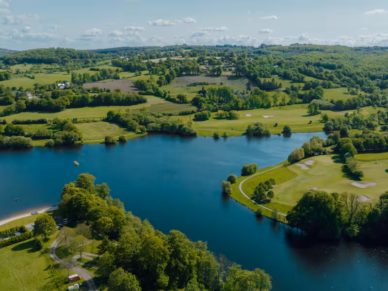 Vue aérienne du lac de la Dathée