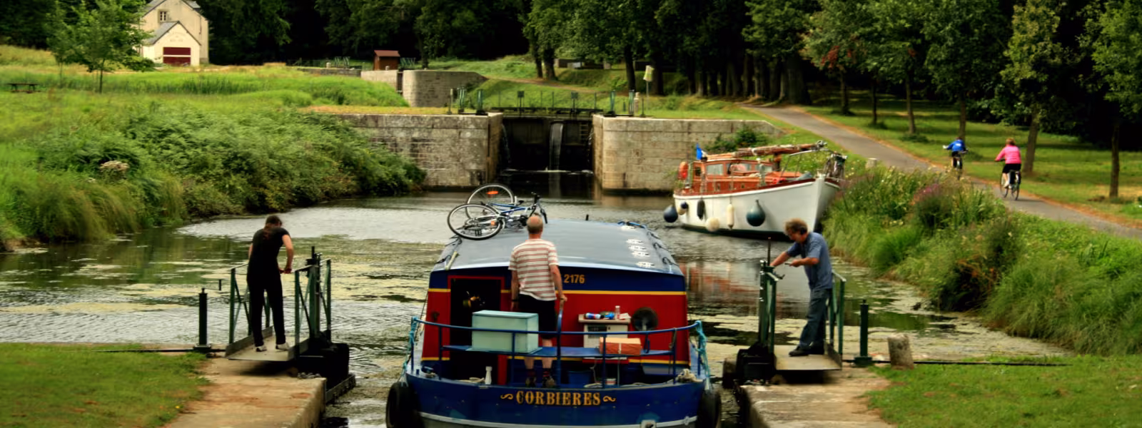 Hilvern sharing station on the Nantes to Brest Canal