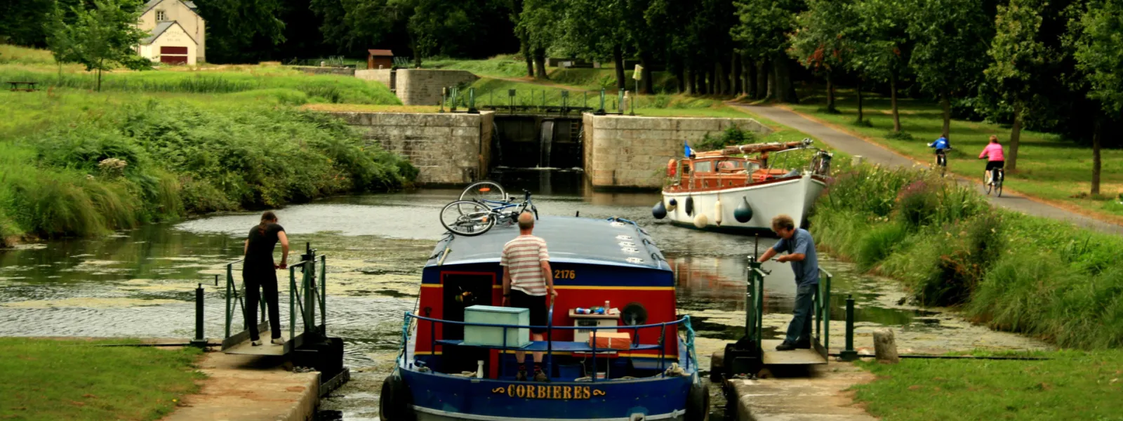 Hilvern sharing station on the Nantes to Brest Canal