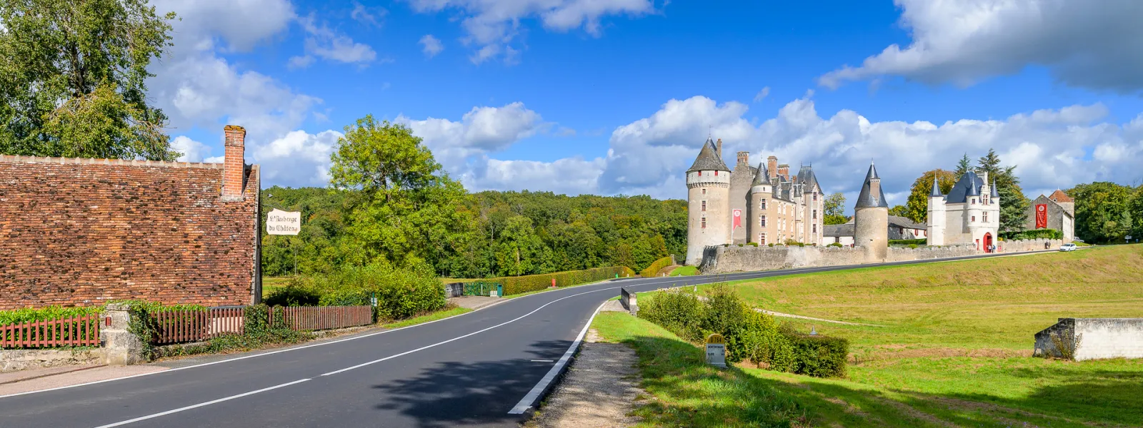 Château et Auberge de Montpoupon